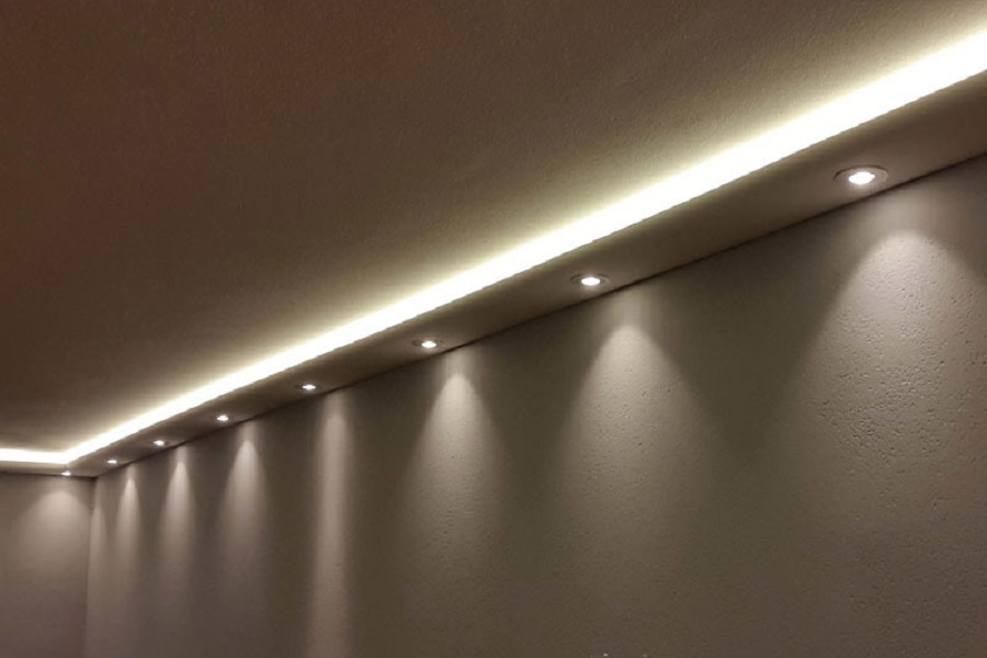 بررسی انواع تکنیک‌های نورپردازی در ساختارهای سقف کاذب